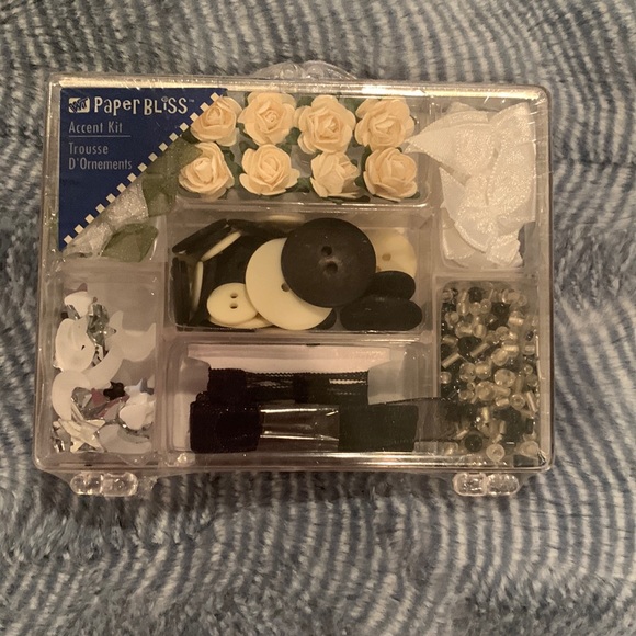 Paper Bliss Accent Kit - Picture 1 of 2